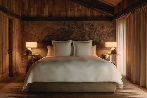 8. ROSEWOOD COURCHEVEL LE JARDIN ALPIN_COURCHEVEL HOUSE_BEDROOM.jpg
